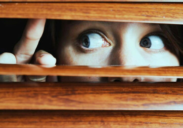 Туман в голове: почему возникает паранойя у женщин и как вернуть доверие к миру