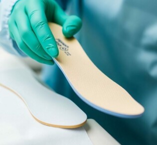 Индивидуальные ортопедические стельки: как они делаются и зачем вам стоит о них подумать