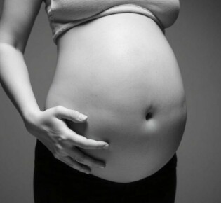 Case Study: Una paciente embarazada con dolor abdominal derecho — Un viaje clínico entre el suspenso y la decisión
