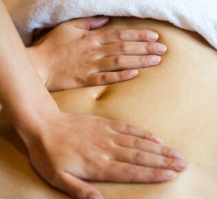 Польза массажа желудка при запорах, газообразовании и похудении