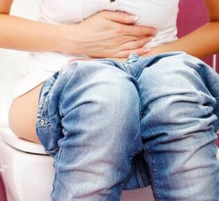 Лечение острого геморроя медикаментозно и домашними средствами