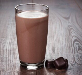 Может ли шоколадное молоко вызвать кариес?