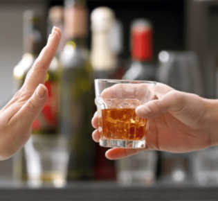 Макака с красной ягодкой: Тайны и удивительные факты об одном из самых ярких приматов