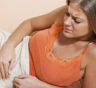 Каким образом нужно оказывать первую помощь при развитии аппендицита