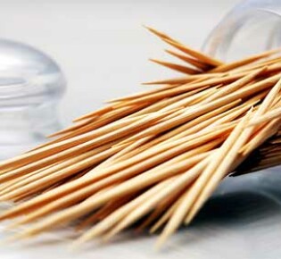 Как правильно пользоваться зубочистками?