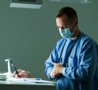 Tratamiento conservador con antibióticos: ¿una alternativa real a la cirugía?