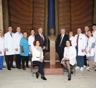 Синяк под ногтем на ноге: что делать и как помочь себе