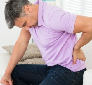 Может ли запор вызвать боль в спине?