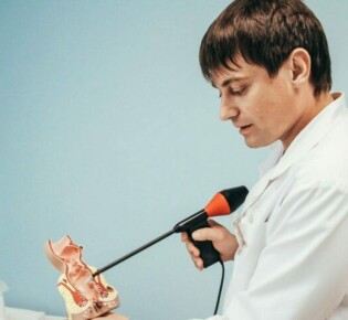 Что лечит врач проктолог?