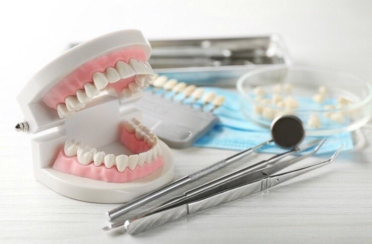 Стоматологические зеркала: основные виды и их роль в стоматологии